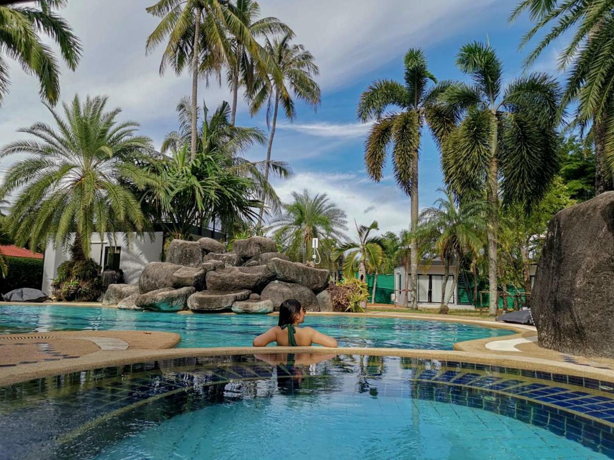 Hotel Coconut Wells Phuket à Chalong Extérieur photo
