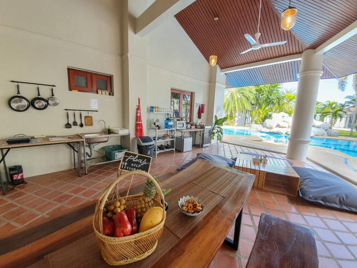 Hotel Coconut Wells Phuket à Chalong Extérieur photo
